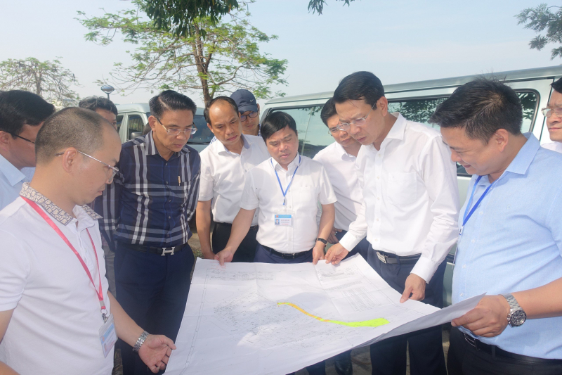 Đoàn giám sát chuyên đề HĐND thành phố Hải Phòng về việc thực hiện các chính sách, pháp luật về quản lý đất đai giám sát tại UBND quận Hải An - Ảnh Thanh Lâm