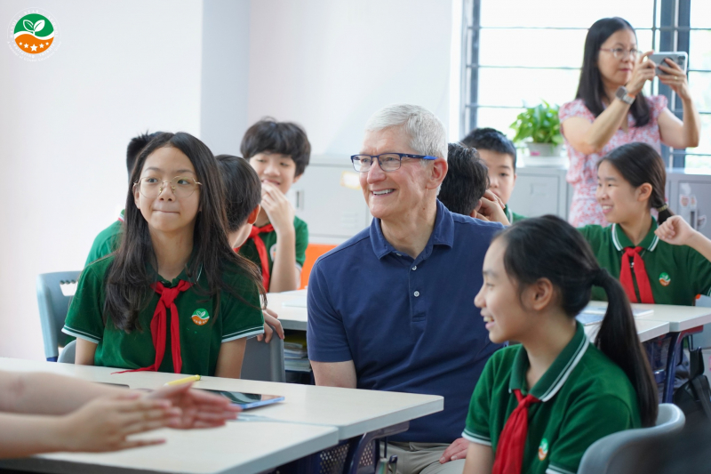  CEO Apple Tim Cook dự giờ 2 tiết học tại trường học ở Hà Nội -0