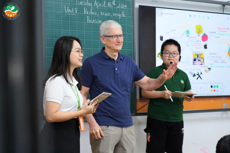  CEO Apple Tim Cook dự giờ 2 tiết học tại trường học ở Hà Nội -0