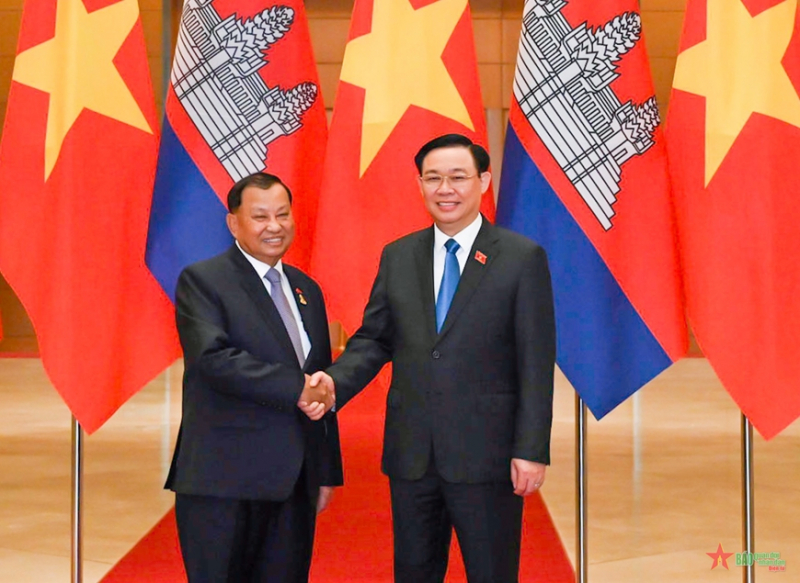 Chủ tịch Quốc hội Vương Đình Huệ đón Samdech Say Chhum thăm chính thức Việt Nam trên cương vị Chủ tịch Thượng viện Campuchia tháng 10.2022