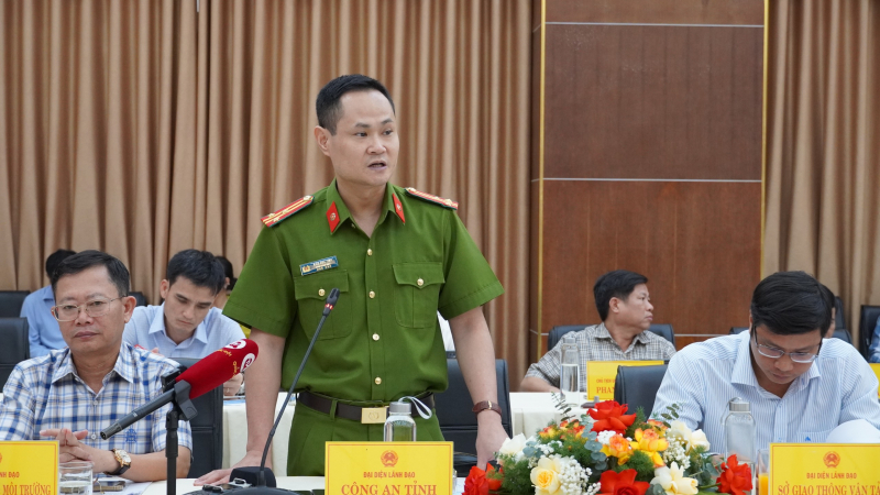 Thượng tá Kiều Đức Tính, Phó Giám đốc Công an tỉnh Quảng Trị thông tin tại buổi làm việc