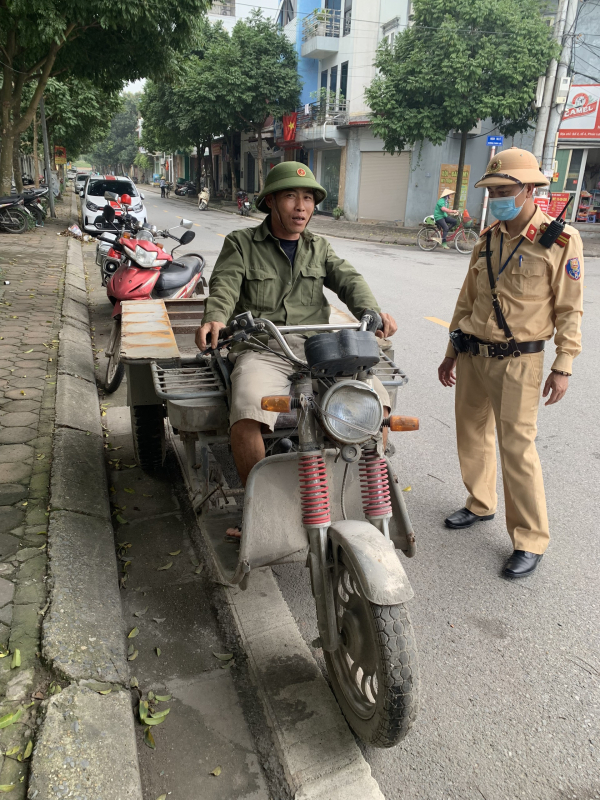 Quận Long Biên (Hà Nội): Ra quân xử lý triệt để các trường hợp xe ba, bốn bánh tự chế dán mác “Thương binh” -0