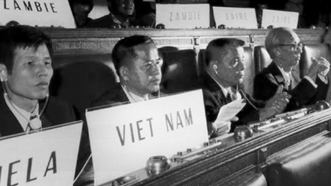 Đoàn đại biểu Việt Nam do Phó Chủ tịch Quốc hội  Phan Anh (người thứ hai từ phải sang) làm Trưởng đoàn tại Hội nghị IPU-69. Roma, Italy, tháng 9.1982