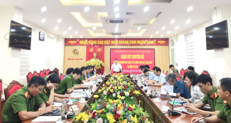 Ủy ban Tư pháp giám sát việc chấp hành pháp luật về thi hành tạm giữ, tạm giam tại Hà Tĩnh -0
