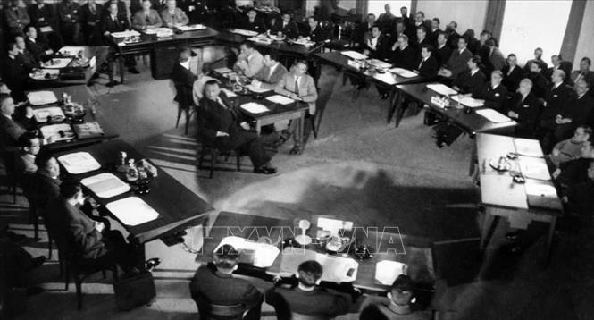 Ngày 8.5.1954, tin về kết quả Chiến dịch Điện Biên Phủ toàn thắng truyền đến Geneva (Thụy Sĩ). Sáng sớm 8.5.1954, vấn đề Đông Dương chính thức được đưa lên bàn đàm phán. Trong ảnh: Quang cảnh Phiên khai mạc Hội nghị Geneva về Đông Dương ngày 8.5.1954. Ảnh: Tư liệu TTXVN