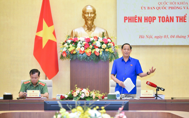 Phó Chủ tịch Quốc hội, Thượng tướng Trần Quang Phương dự phiên họp thẩm tra dự án Luật Phòng không nhân dân