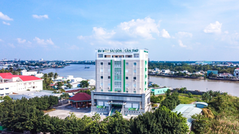 Bệnh viện Mắt Sài Gòn Cần Thơ tự hào là đơn vị đầu tiên tại Đồng bằng sông Cửu Long triển khai các phương pháp phẫu thuật tật khúc xạ