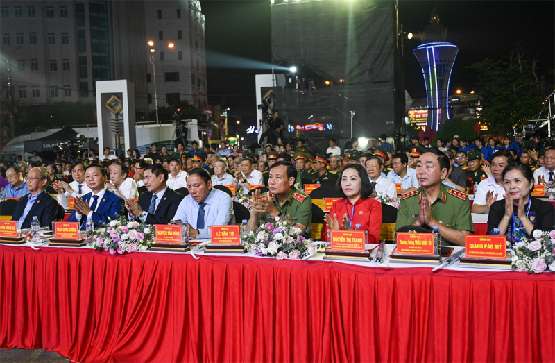 Thủ tướng Phạm Minh Chính tham dự Chương trình Cầu truyền hình “Dưới lá cờ Quyết thắng” kỷ niệm 70 năm Chiến thắng Điện Biên Phủ -1