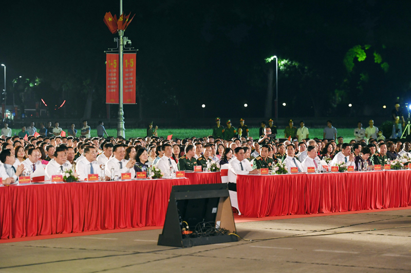 Thủ tướng Phạm Minh Chính tham dự Chương trình Cầu truyền hình “Dưới lá cờ Quyết thắng” kỷ niệm 70 năm Chiến thắng Điện Biên Phủ