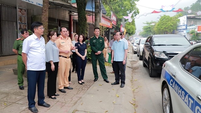 Đoàn giám sát khảo sát thực tế tại huyện Bắc Quang. Ảnh Đức Tuyên