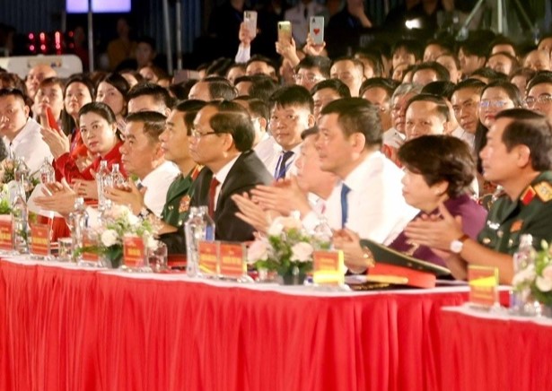 Thủ tướng Phạm Minh Chính tham dự Chương trình Cầu truyền hình “Dưới lá cờ Quyết thắng” kỷ niệm 70 năm Chiến thắng Điện Biên Phủ -0