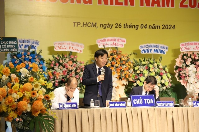 Ông Ngô Văn Đông, Tổng Giám đốc Công ty Cổ phần Phân bón Bình Điền phát biểu tại cuộc họp đại hội đồng cổ đông vừa qua. Ảnh: ITN