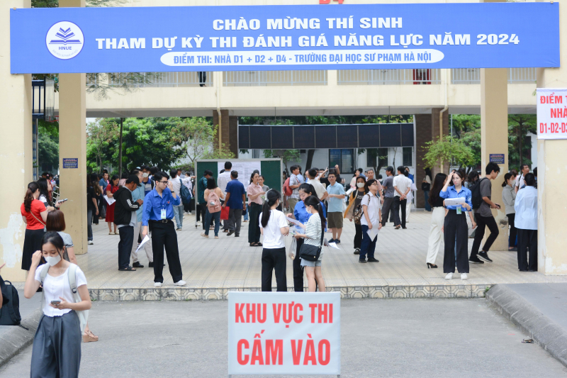 Hôm nay hàng nghìn thí sinh tới Đại học Sư Phạm Hà Nội thi đánh giá năng lực  -0