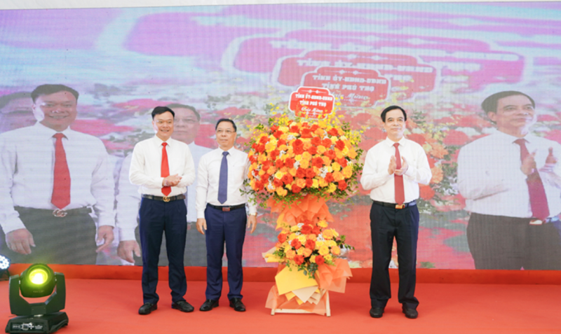 Gắn biển công trình chào mừng 55 năm ngày truyền thống Ngành Hoá chất Việt Nam -0