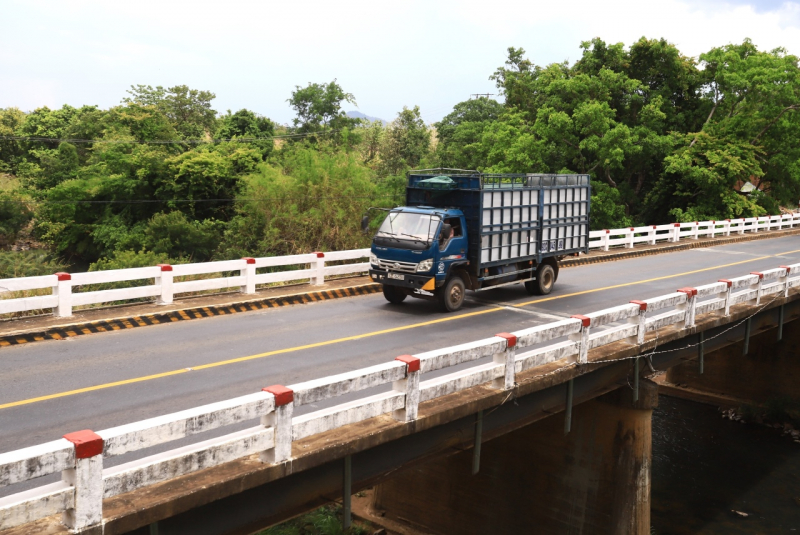 Hình ảnh cầu 110 huyết mạch nối Đắk Lắk - Gia Lai “đắp chiếu”, dân mòn mỏi chờ đền bù -3