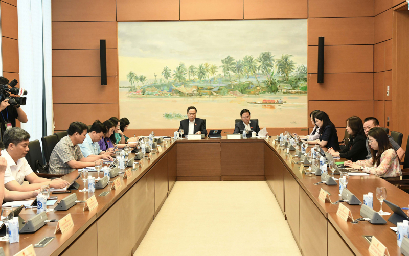 Chủ tịch Quốc hội Trần Thanh Mẫn tham dự Phiên thảo luận Tổ về đánh giá tình hình kinh tế - xã hội và ngân sách nhà nước -0
