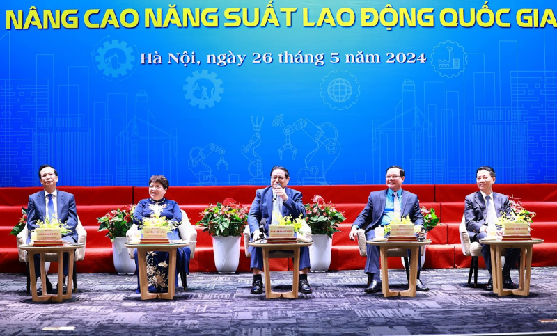 Thủ tướng Chính phủ Phạm Minh Chính chia sẻ với các đại biểu tại Diễn đàn. Ảnh:Nhật Bắc