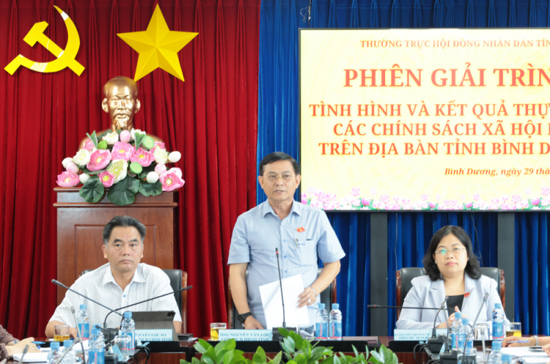 Chủ tịch HĐND tỉnh Nguyễn Văn Lộc phát biểu kết luận phiên giải trình. Ảnh: Phương Chi 