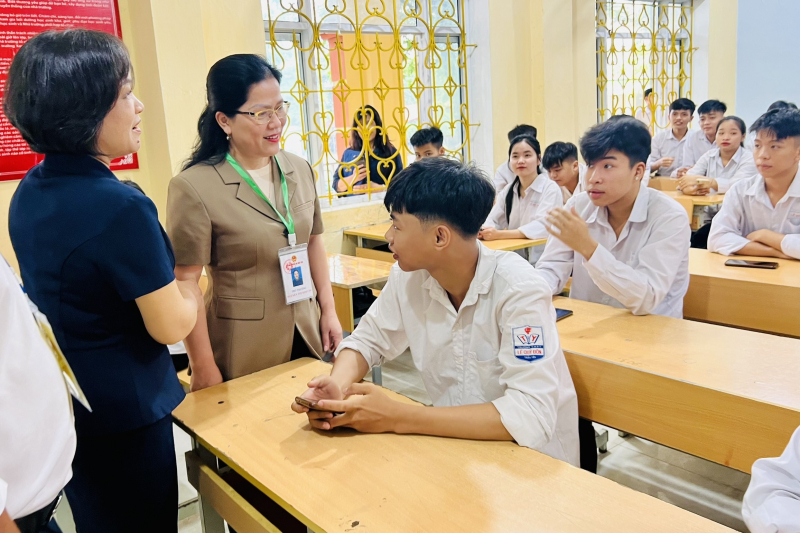 Thứ trưởng Bộ GD-ĐT Nguyễn Thị Kim Chi kiểm tra công tác chuẩn bị thi tốt nghiệp THPT tại Yên Bái -1