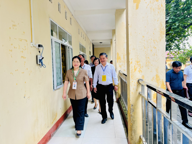 Thứ trưởng Bộ GD-ĐT Nguyễn Thị Kim Chi kiểm tra công tác chuẩn bị thi tốt nghiệp THPT tại Yên Bái -0