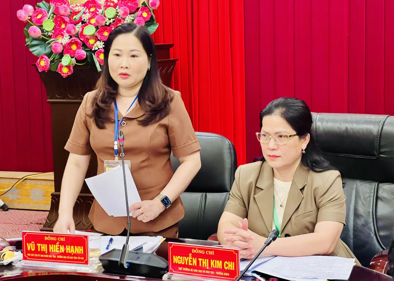 Thứ trưởng Bộ GD-ĐT Nguyễn Thị Kim Chi kiểm tra công tác chuẩn bị thi tốt nghiệp tại tỉnh Yên Bái -0