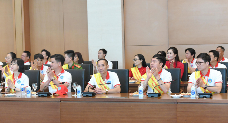 Chủ tịch Quốc hội Trần Thanh Mẫn gặp mặt người hiến máu tình nguyện tiêu biểu toàn quốc -0
