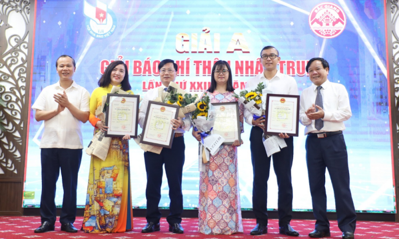Bắc Giang: Gặp mặt kỷ niệm 99 năm Ngày Báo chí Cách mạng Việt Nam 21.6 và trao Giải Báo chí Thân Nhân Trung lần thứ XXIII -0