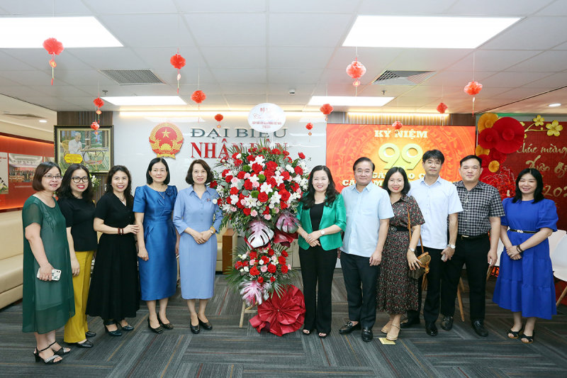 Đoàn Bộ Y tế và tỉnh Bắc Giang thăm, chúc mừng Báo Đại biểu Nhân dân -5