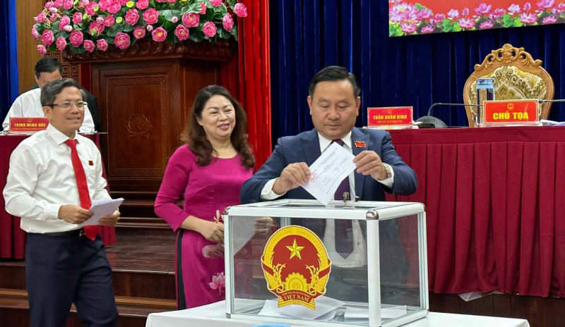 Ông Lê Văn Dũng được bầu giữ chức vụ Chủ tịch UBND tỉnh Quảng Nam -0