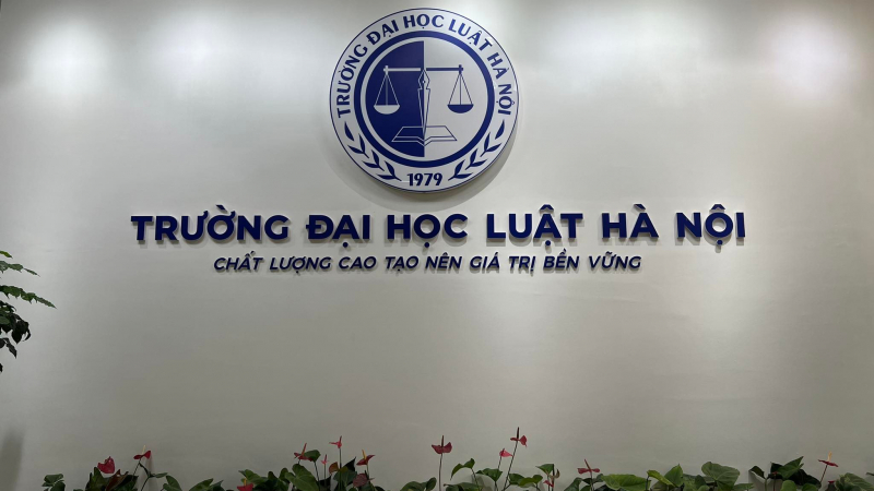 Trường Đại học Luật Hà Nội giải thích về việc đào tạo tiến sĩ Vương Tấn Việt trong 