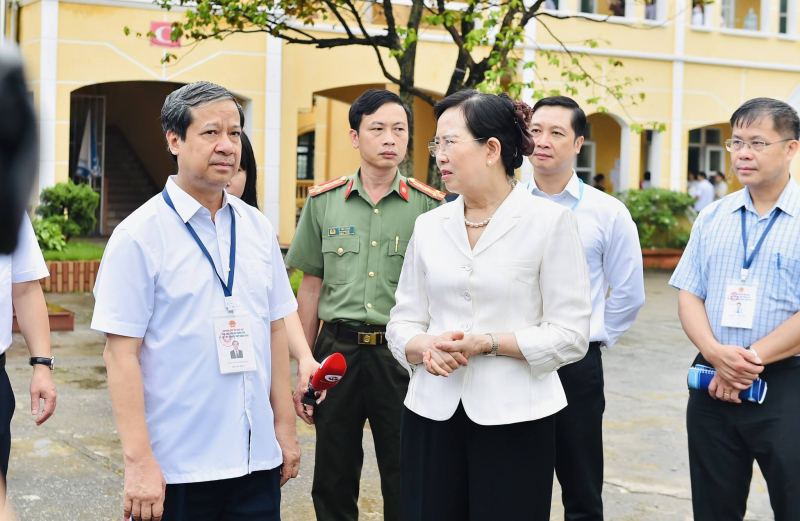 Bộ trưởng Nguyễn Kim Sơn thị sát thi tốt nghiệp THPT tại Hà Nam -0