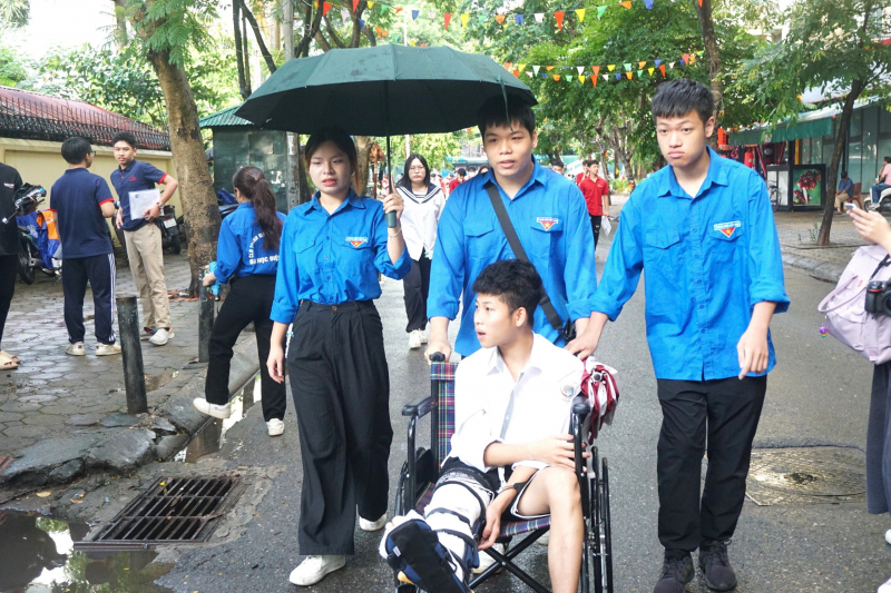 Hà Nội: Thí sinh mổ cấp cứu vì tai nạn gãy chân ngay sát kỳ thi tốt nghiệp THPT -0