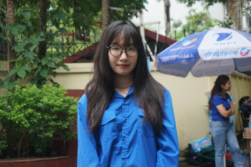 Hà Nội: Nhiều học sinh lớp 10 không ngại nắng mưa tham gia tiếp sức mùa thi -0
