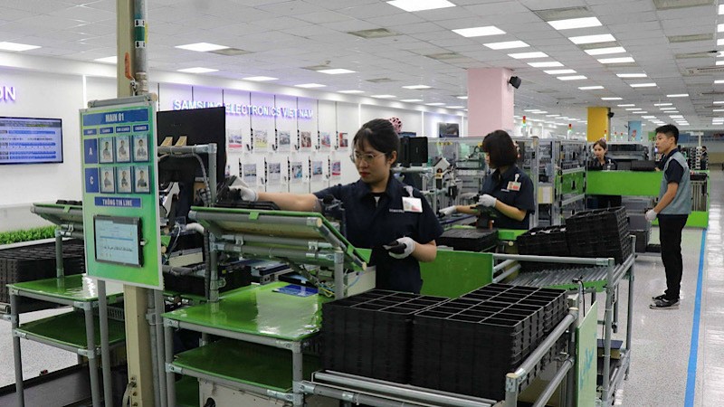 Công nhân sản xuất linh kiện bán dẫn tại nhà máy Samsung Electronics Việt Nam ở Bắc Ninh. Nguồn: ITN