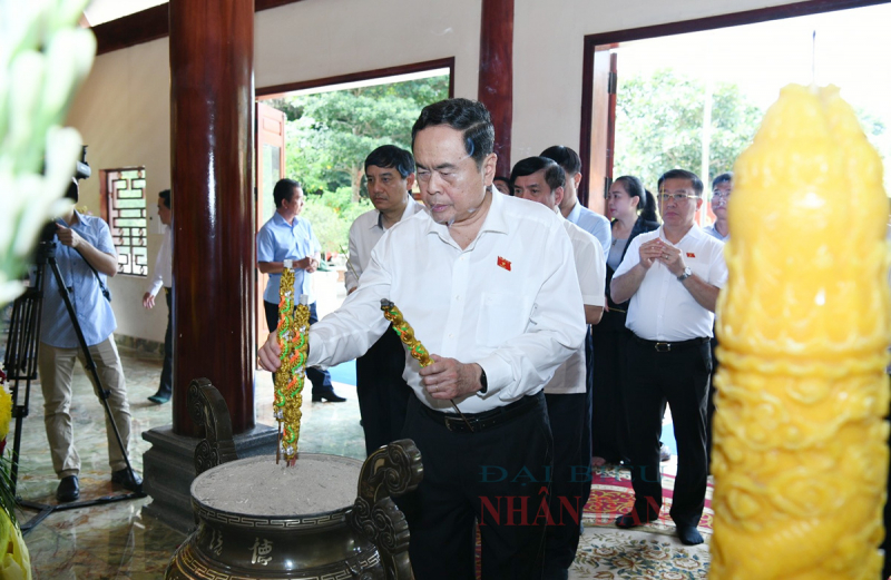 Chủ tịch Quốc hội Trần Thanh Mẫn dâng hương tại Khu di tích quốc gia đặc biệt Căn cứ Bộ Chỉ huy Quân Giải phóng miền Nam Việt Nam -0