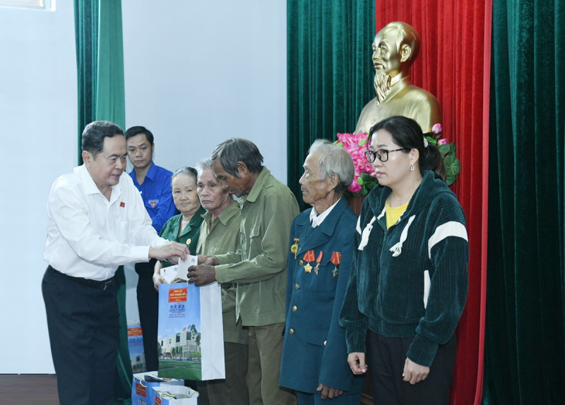 Chủ tịch Quốc hội Trần Thanh Mẫn dâng hương tại Khu di tích quốc gia đặc biệt Căn cứ Bộ Chỉ huy Quân Giải phóng miền Nam Việt Nam -2