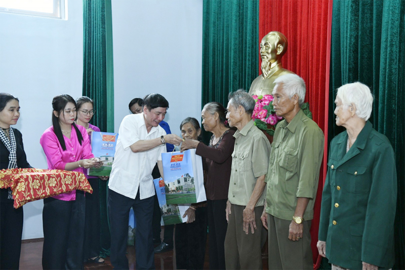 Chủ tịch Quốc hội Trần Thanh Mẫn dâng hương tại Khu di tích quốc gia đặc biệt Căn cứ Bộ Chỉ huy Quân Giải phóng miền Nam Việt Nam -4