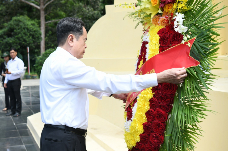 Chủ tịch Quốc hội Trần Thanh Mẫn dâng hương tại Khu di tích quốc gia đặc biệt Căn cứ Bộ Chỉ huy Quân Giải phóng miền Nam Việt Nam -1