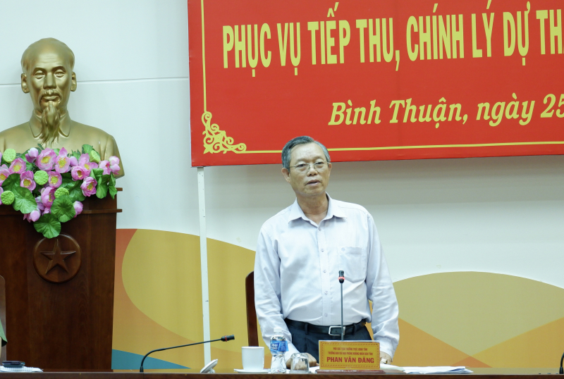 Phó Chủ tịch Thường trực UBND tỉnh Bình Thuận Phan Văn Đăng phát biểu tại cuộc làm việc