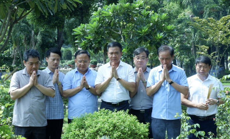 Ủy ban Quốc phòng và An ninh dâng hương tri ân anh hùng liệt sĩ tại thành phố Hồ Chí Minh -0